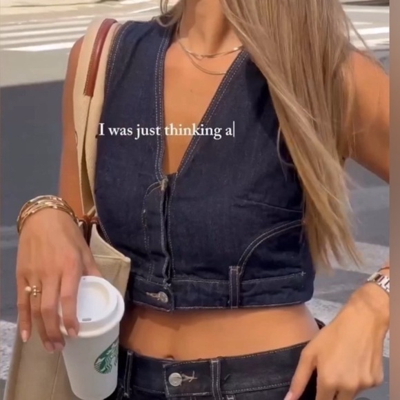 NWT ZARA V-Neck Crop-top
Size XS AND XXL
🚨FIRM PRICE - Picture 9 of 12